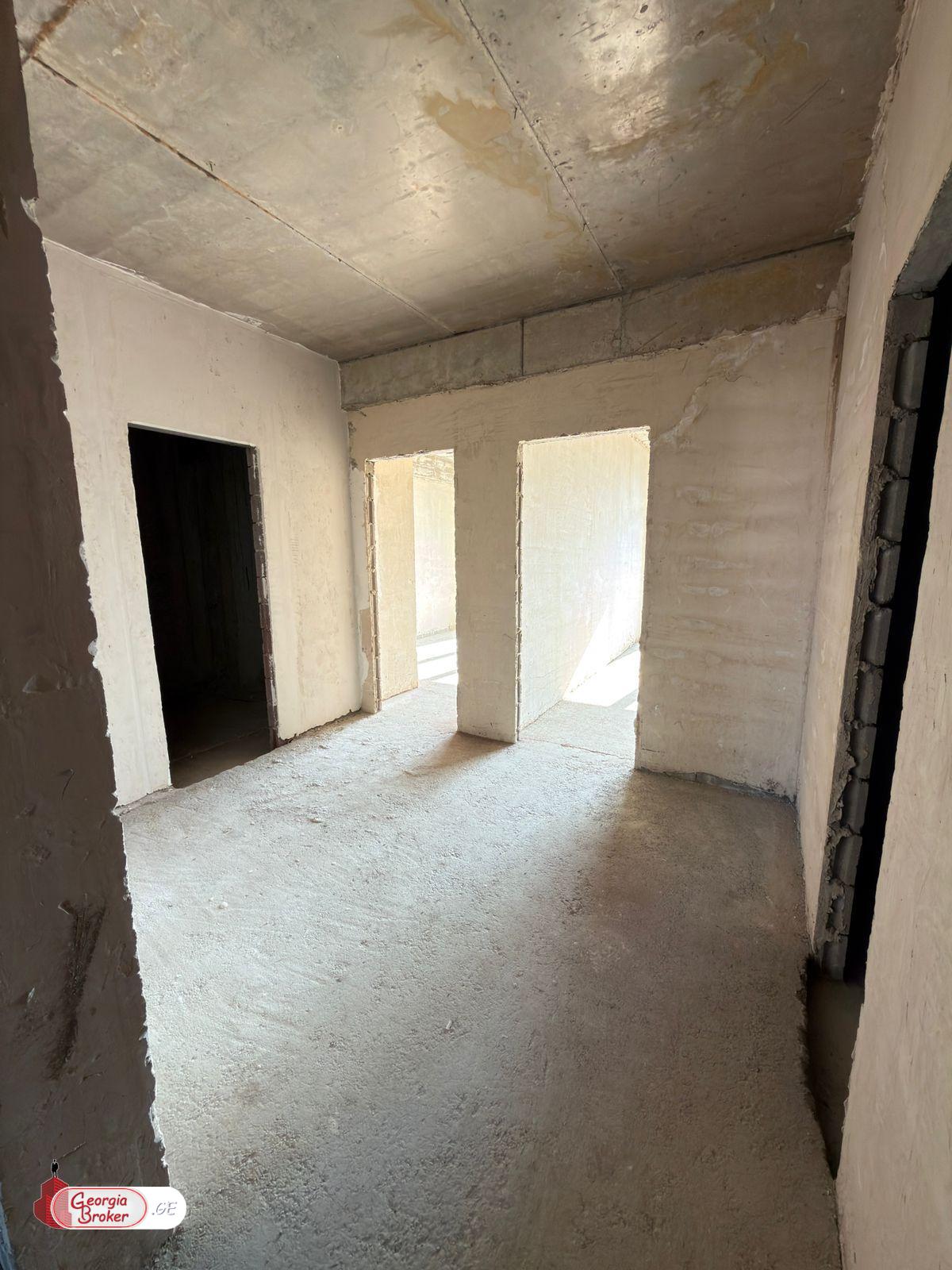 იყიდება ახალი აშენებული 4 ოთახიანი ბინა